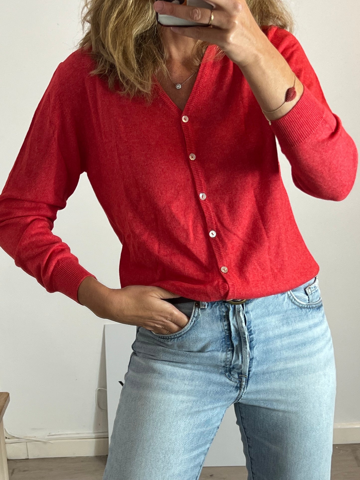 EXCELLENT CASHMERE. Red cashmere button-down jacket. TS