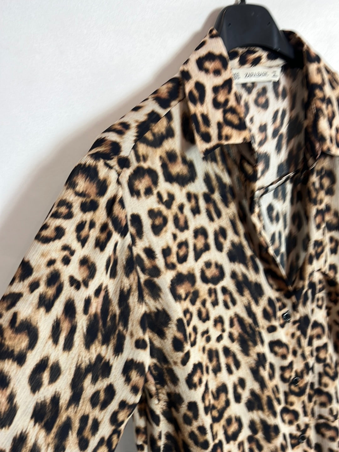ZARA. Flowing animal print blouse. T XS