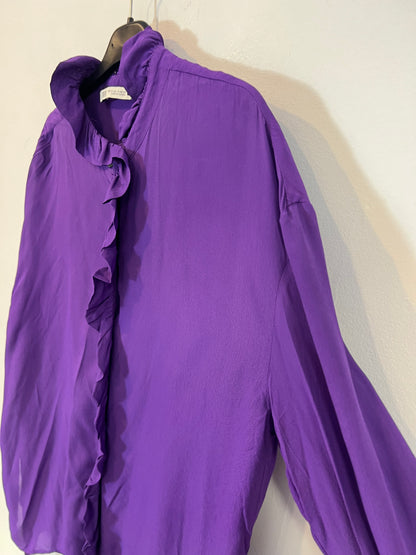 ZARA. Blusa morada fluida volante. T S (M/L)