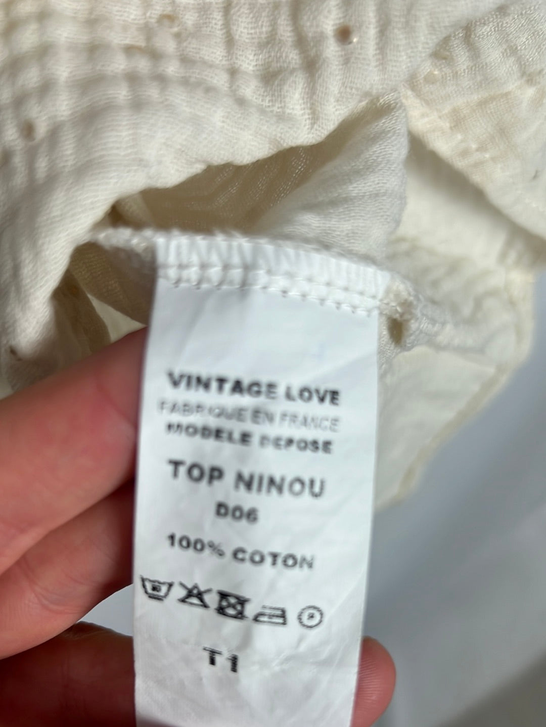 VINTAGE LOVE. Beige cotton top with gold polka dots. Size 1(S)