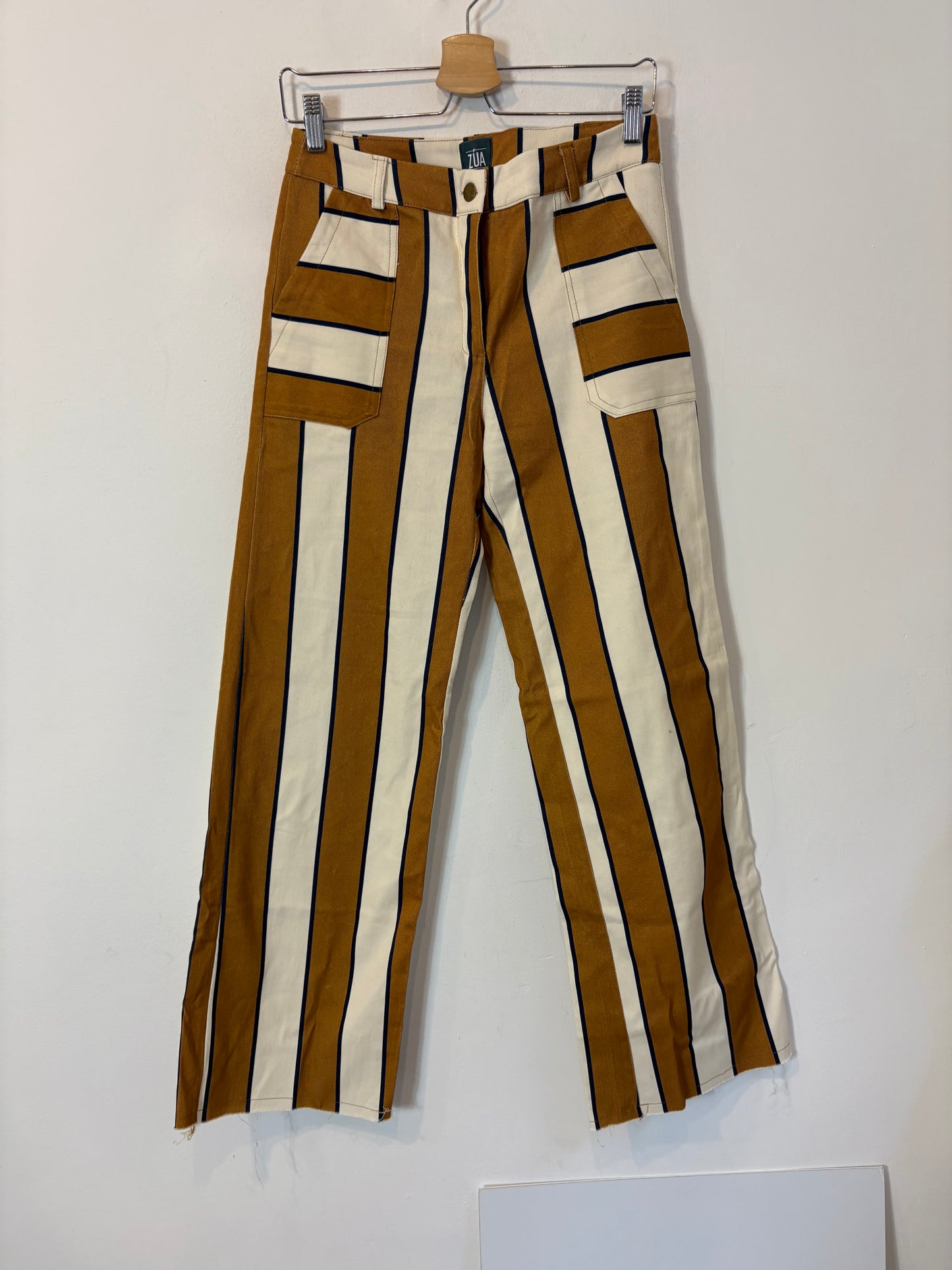 ZÚA. Pantalón rayas pata ancha