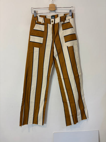 ZÚA. Pantalón rayas pata ancha