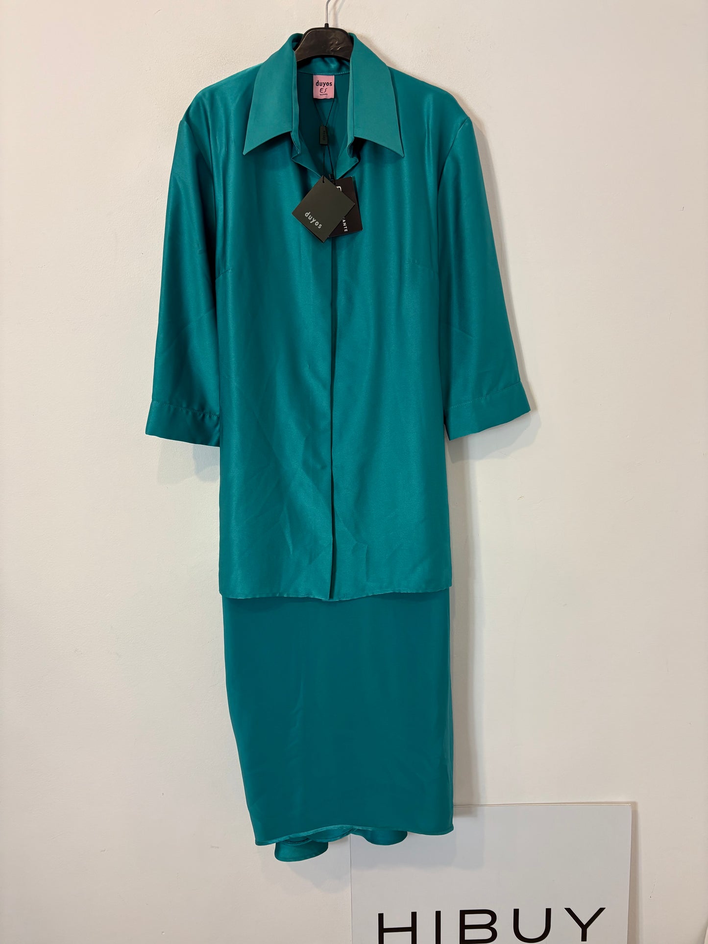 DUYOS. Vestido satinado dos piezas