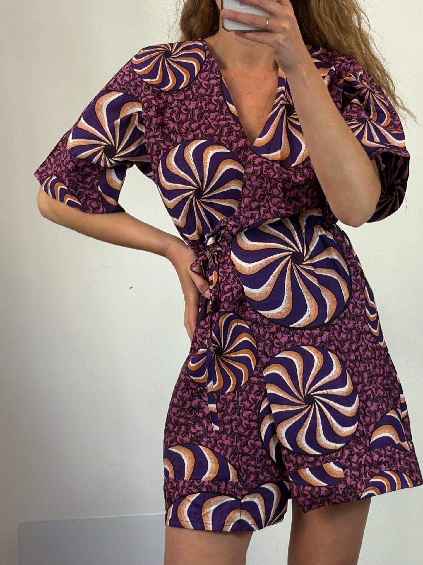 WAMY. Vestido cruzado estampado