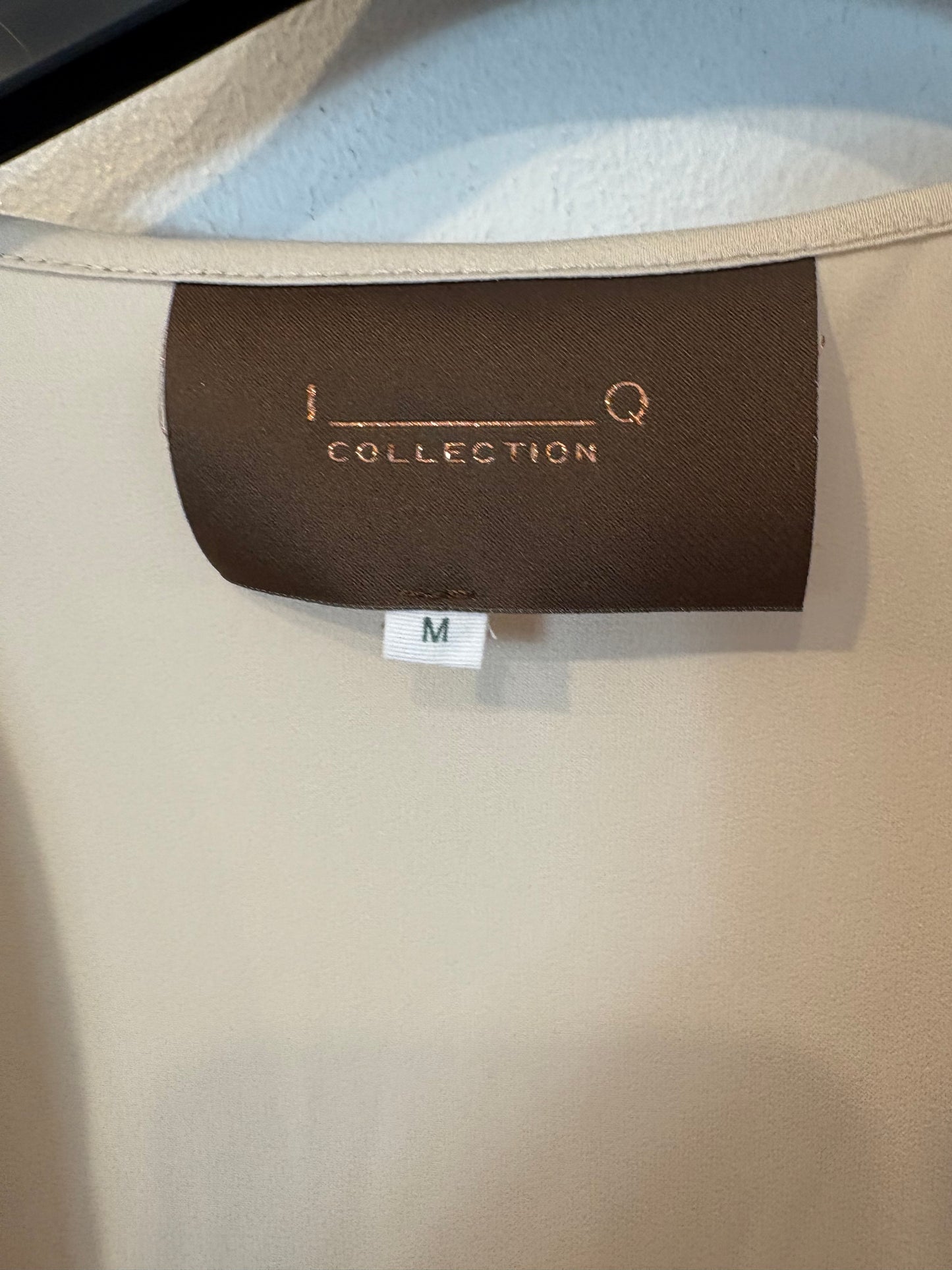 IQ COLLECTION. Body beige hombreras
