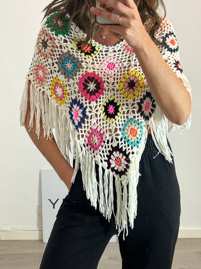 OTRAS. Poncho croché colores y flecos. T S