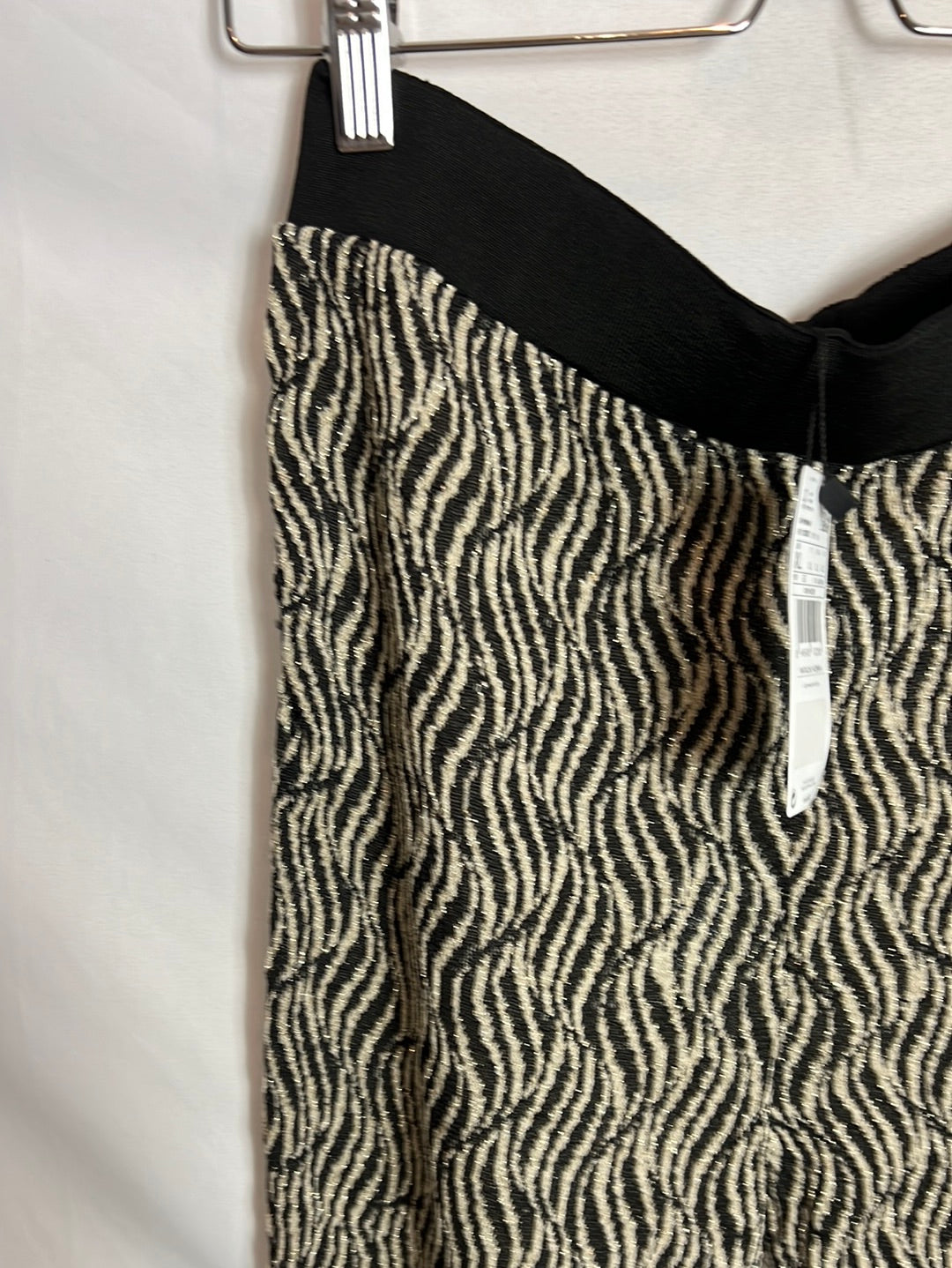 MANGO. Total look Chaqueta y pantalón fluidos hilos brillo. TXL