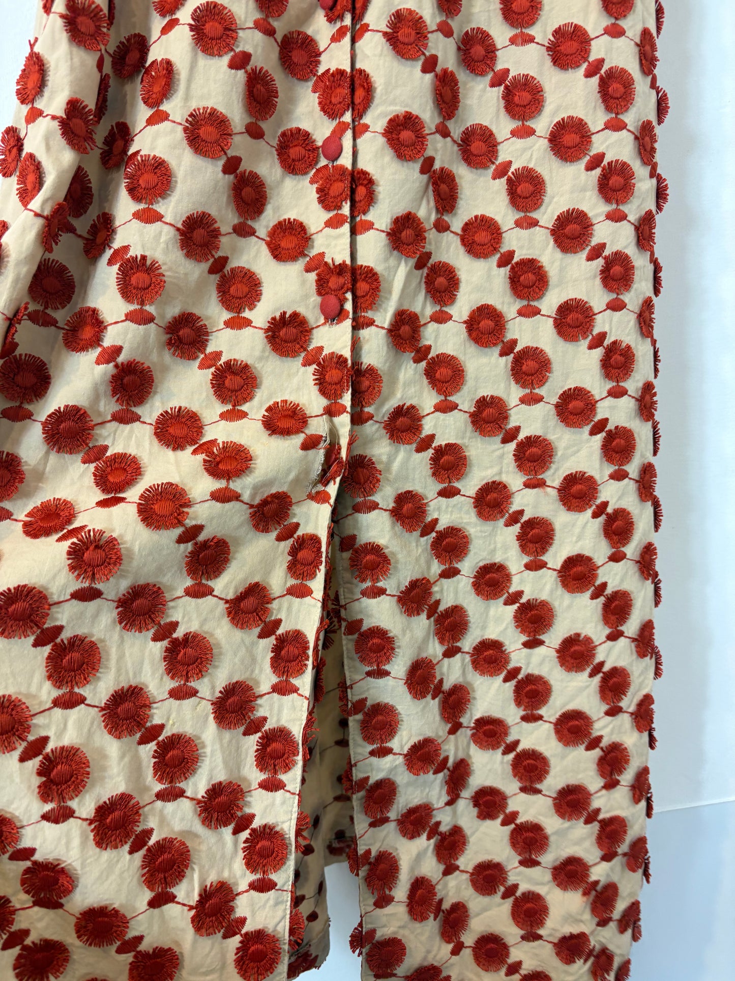 BYAN. Vestido camisero textura en rojo