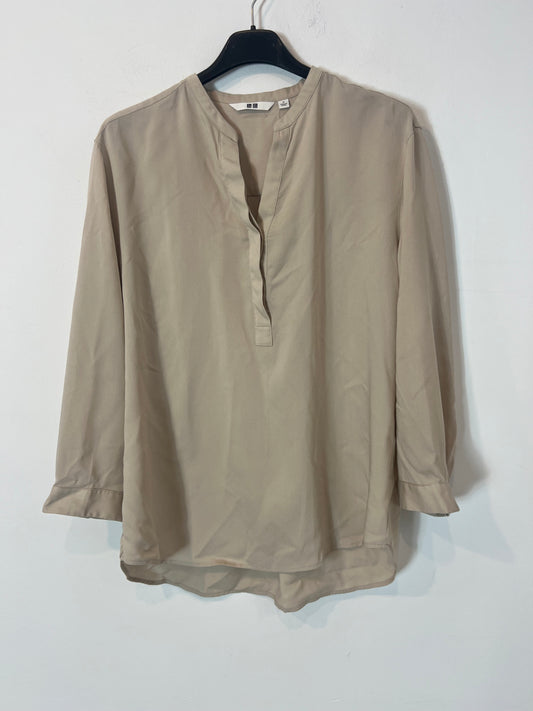 UNIQLO. Blusa beige fluida. T S