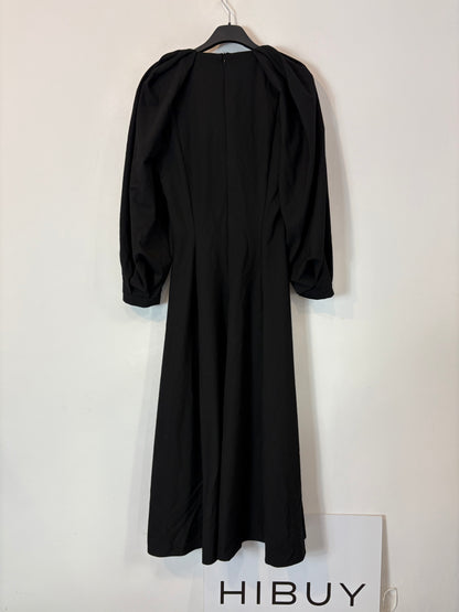 ZARA. Vestido midi  negro detalle escote y manga