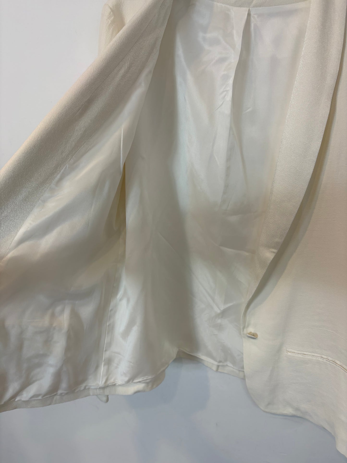 BA&SH. Blazer blanca solapa satinada.