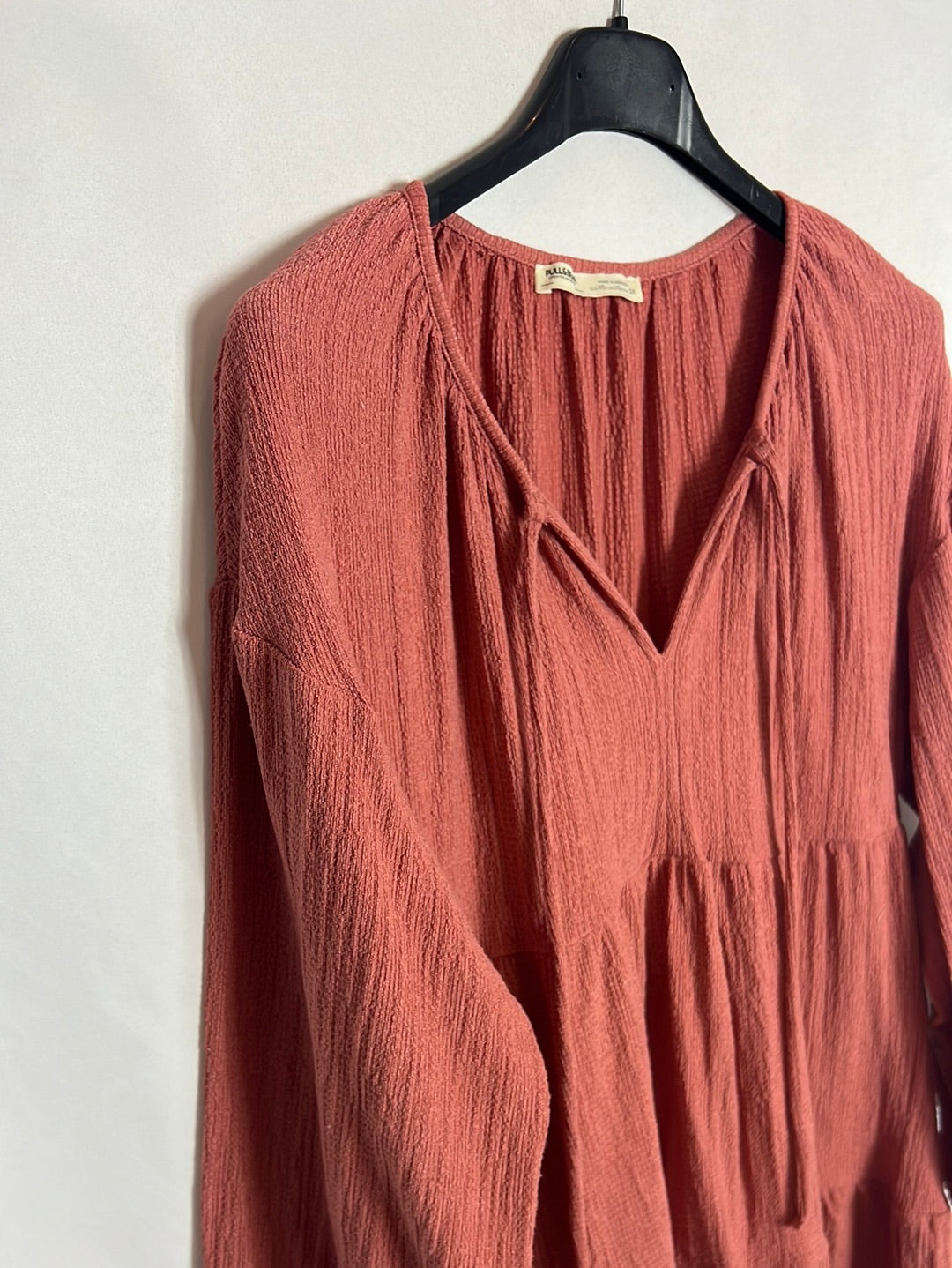 PULL&BEAR . Vestido corto volantes textura. T XS