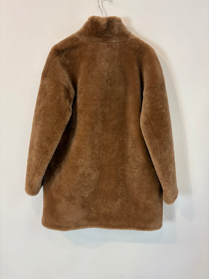 SFERA. Abrigo marrón pelo natural