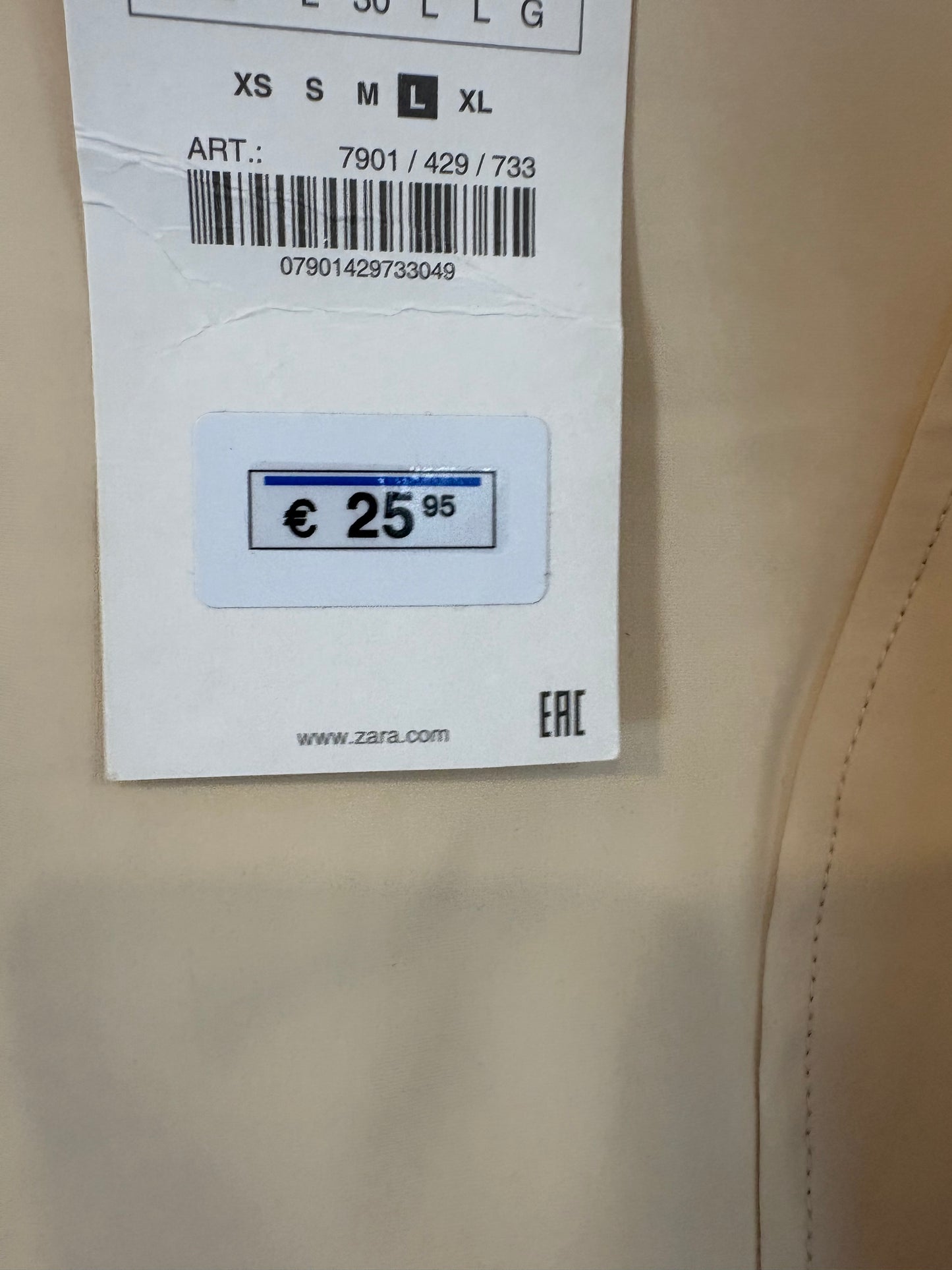 ZARA. Body color crema detalle espalda. T L