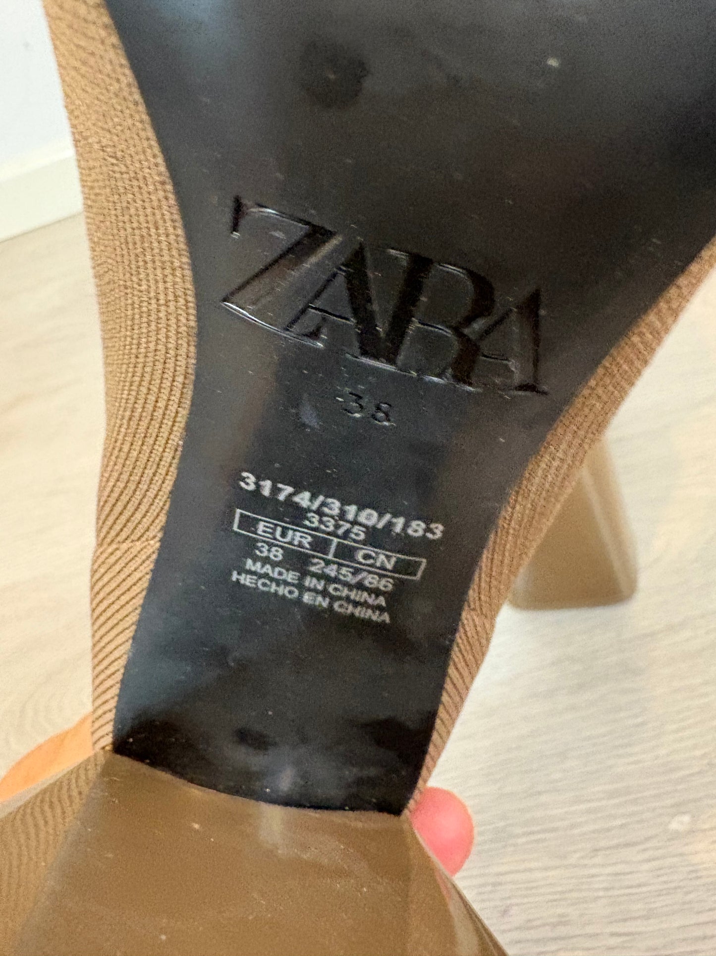 ´ZARA. Botin beige elástico. T 38