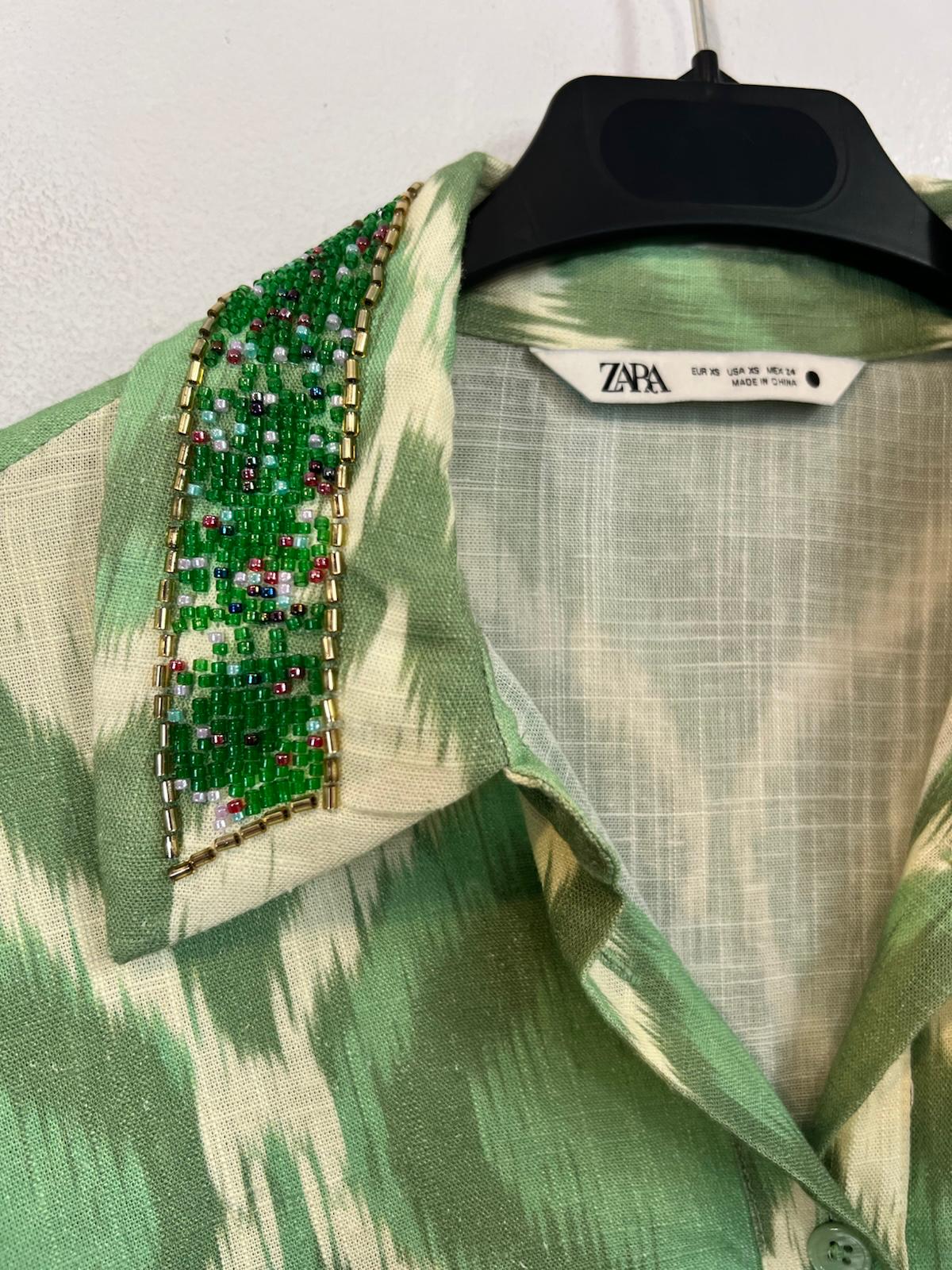 ZARA. Blusa vede tie dye abalorios