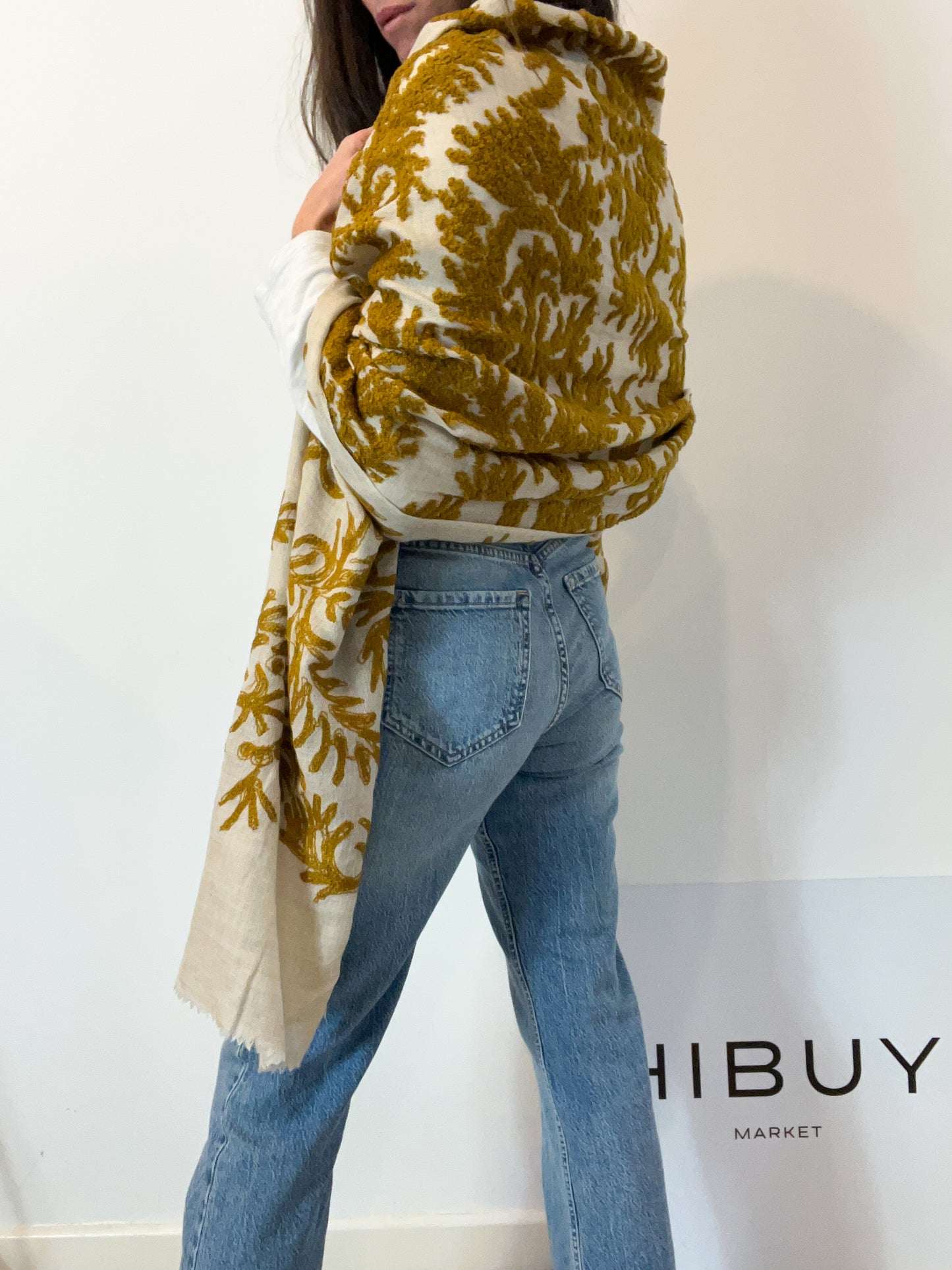 OTRAS. Bufanda lana detalles en camel