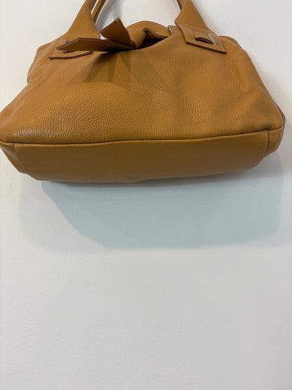OTRAS. Bolso piel camel