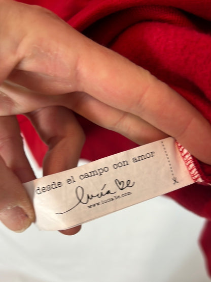 LUCIA BE. Sudadera roja slogan. T S