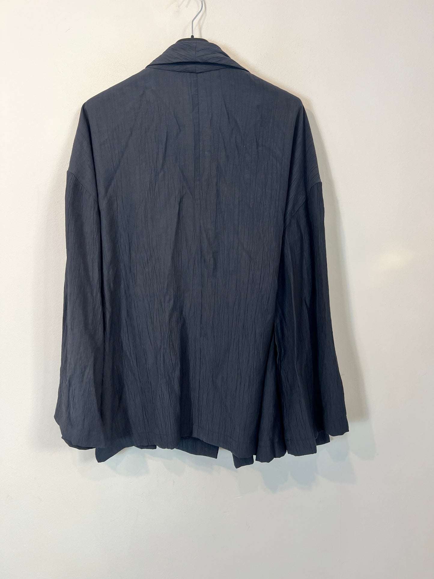 ZARA. Conjunto fluido gris blusa y shorts