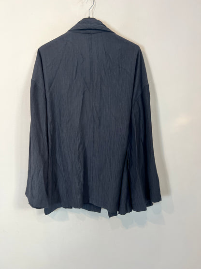 ZARA. Conjunto fluido gris blusa y shorts