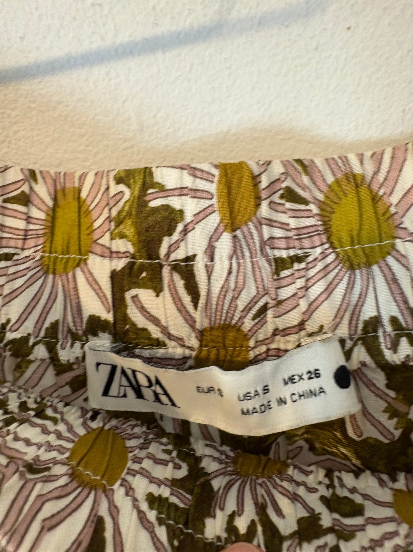 ZARA. Conjunto flores verde