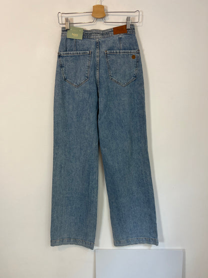 INTROPIA. Pantalón denim botones T.36