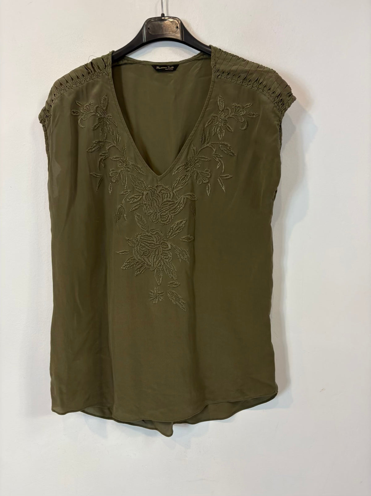 MASSIMO DUTTI. Top verde seda bordados