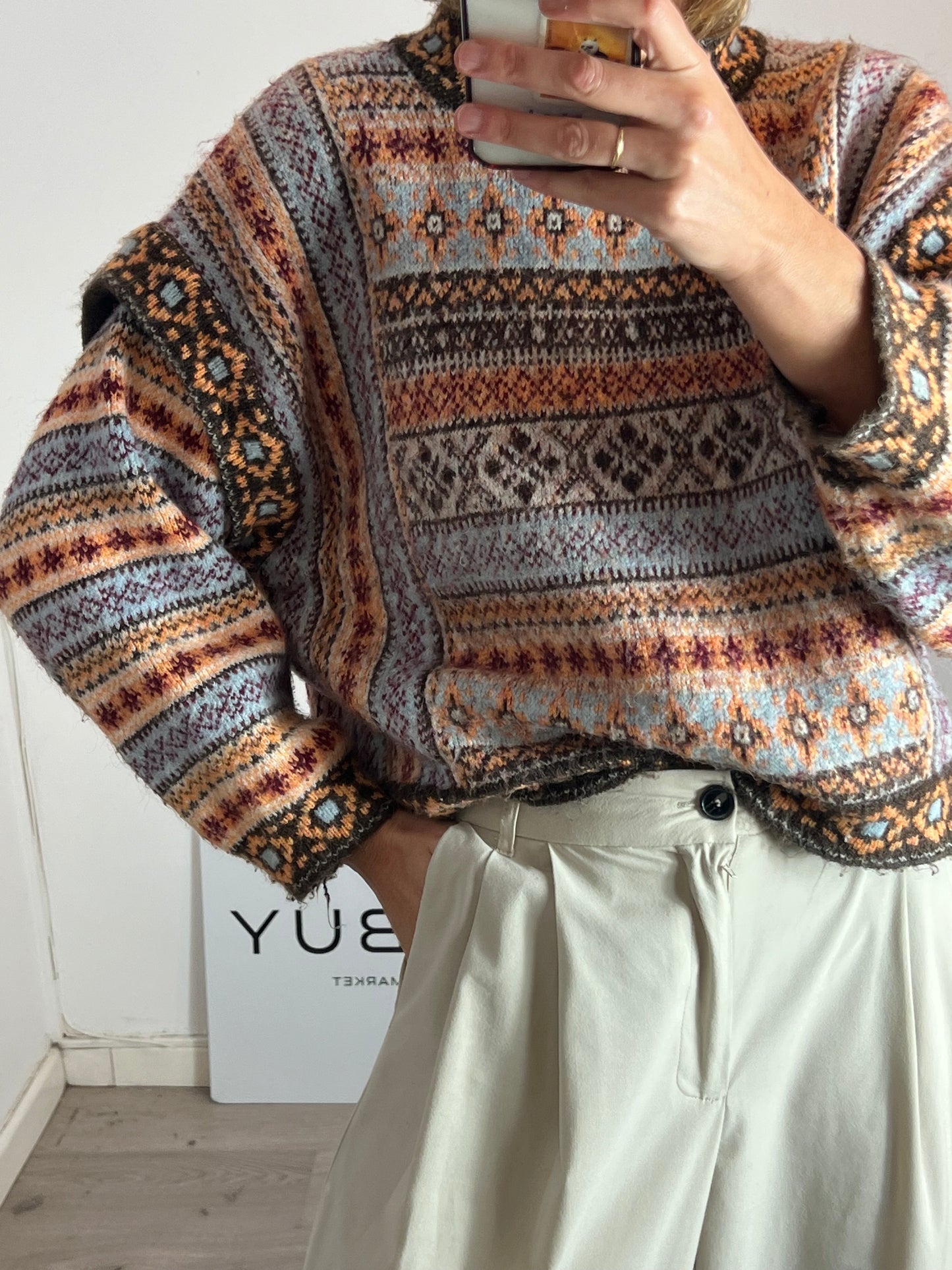 MANGO. Colorful printed sweater. TL