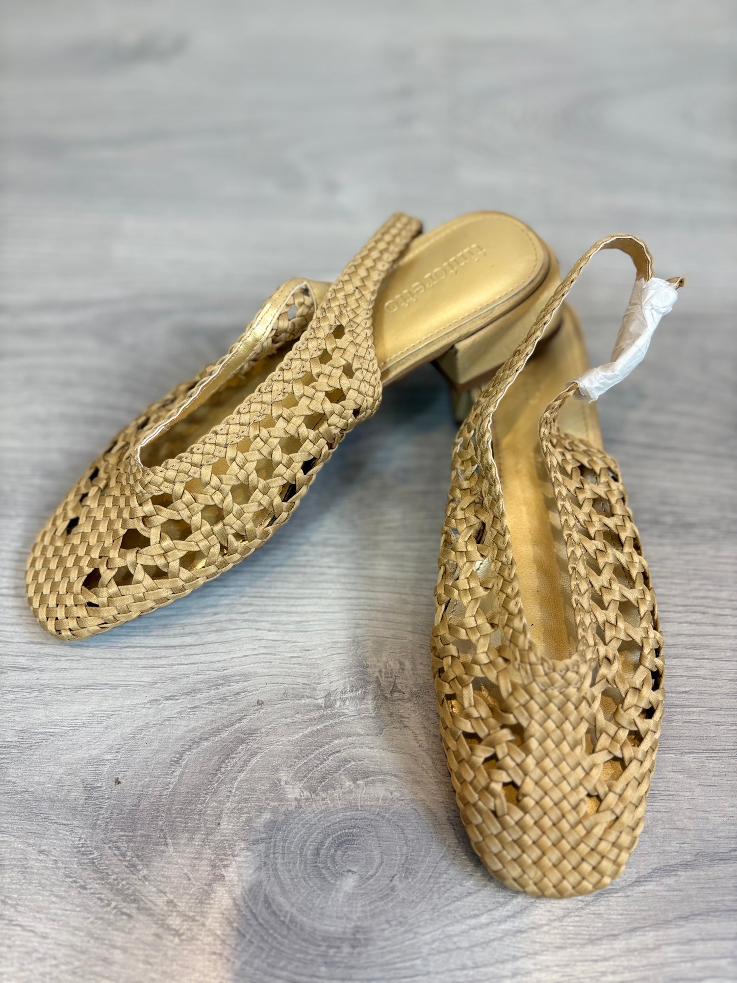 TINTORETTO. Zapato beige trenzado. T36