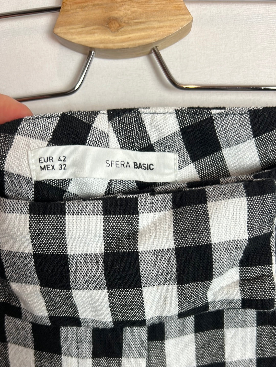 SFERA. Textured gingham trousers. Size 42