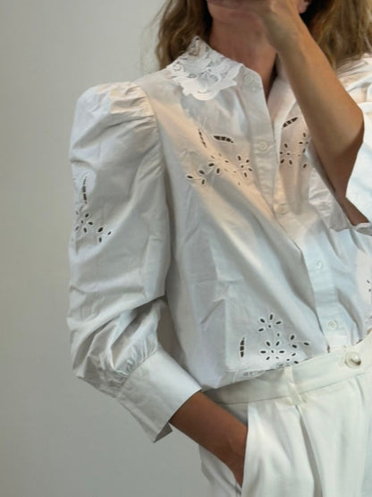 ZARA. Camisa blanca detalles troquelados