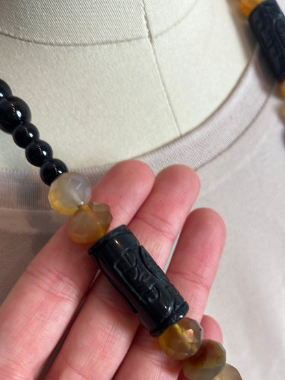 OTRAS. Collar bolas y piedras