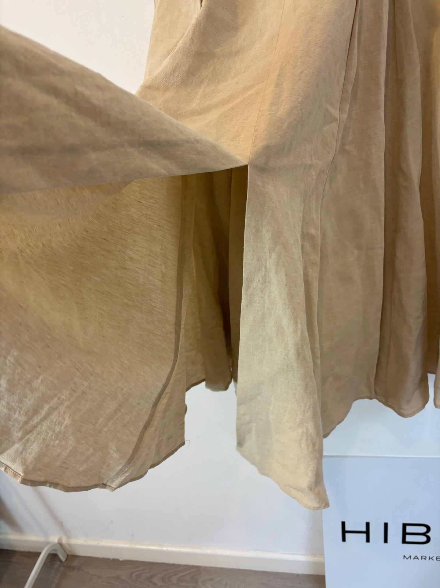 MASSIMO DUTTI. Falda midi beige tablas mezcla