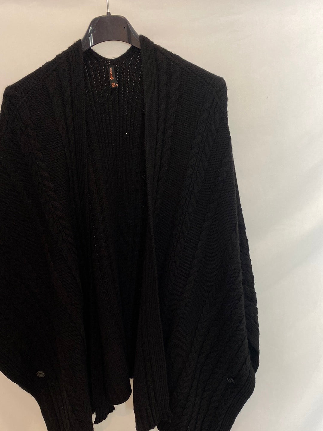 STRADIVARIUS. Cape-style knit kimono. Tm
