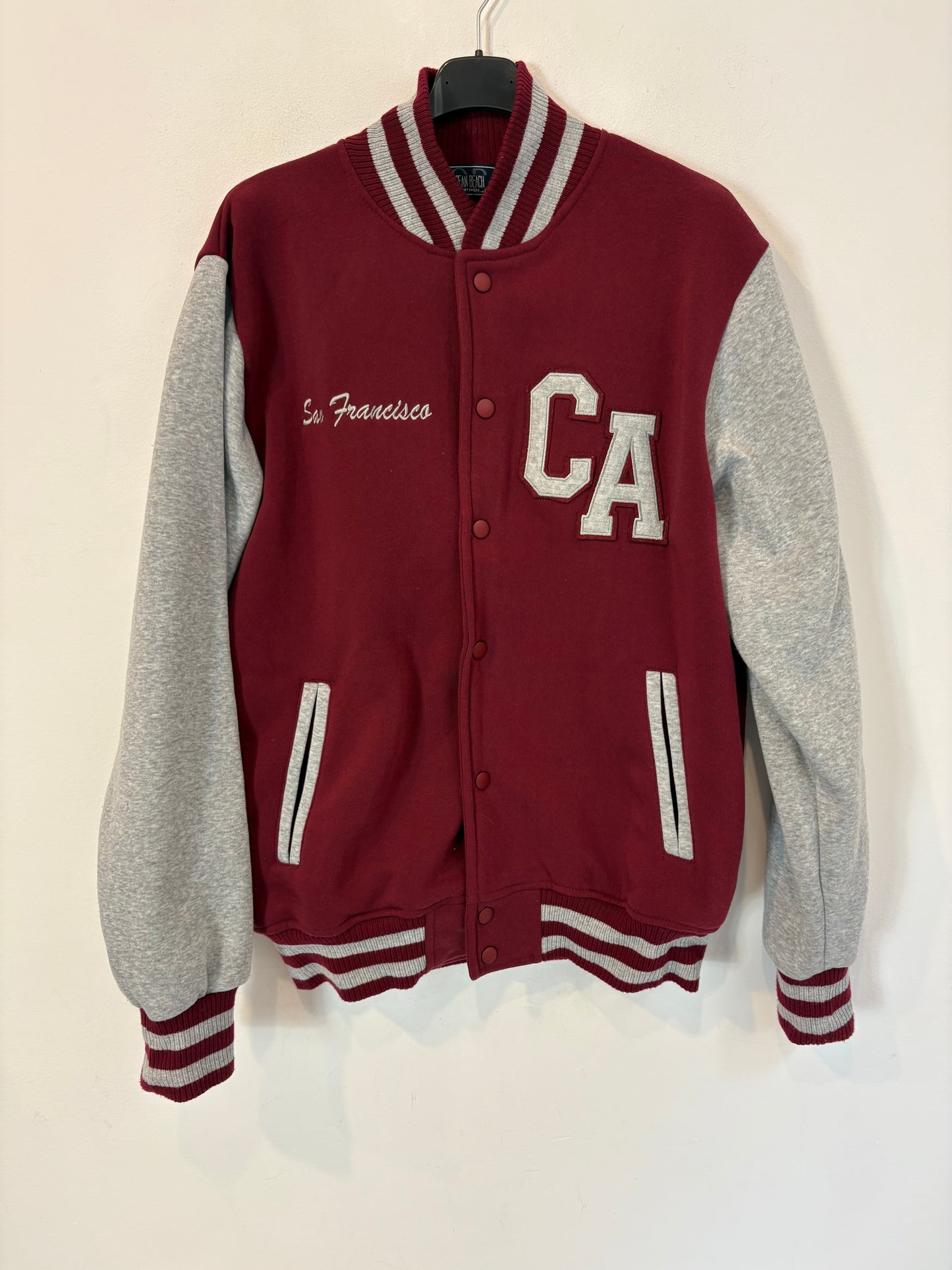 OCEAN BEACH. Chaqueta burdeos San Fracisco