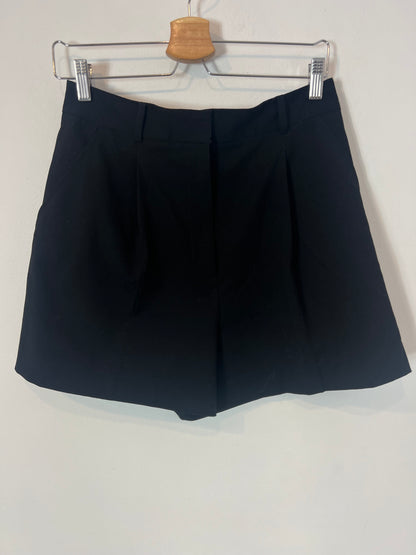 ZARA. Bermuda fluida negra. T M
