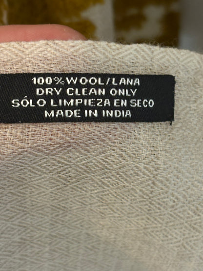 OTRAS. Bufanda lana detalles en camel