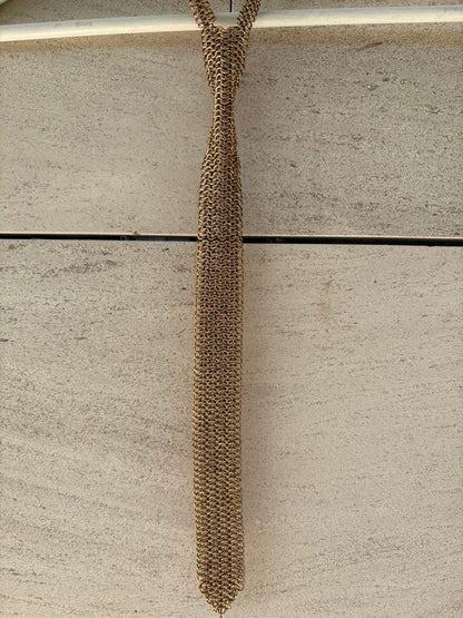 ZARA. Collar dorado corbata