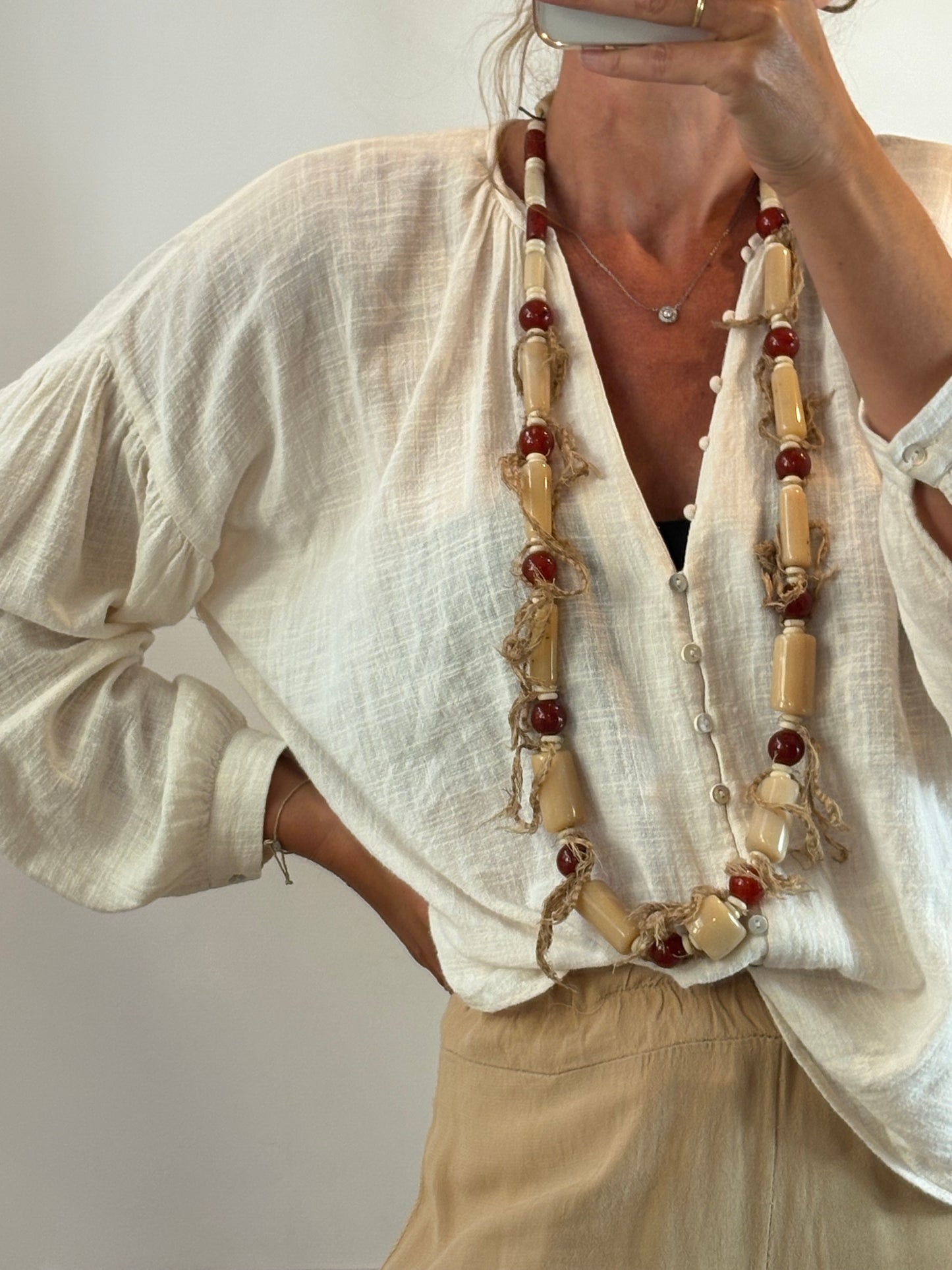 OTRAS. Collar largo flecos