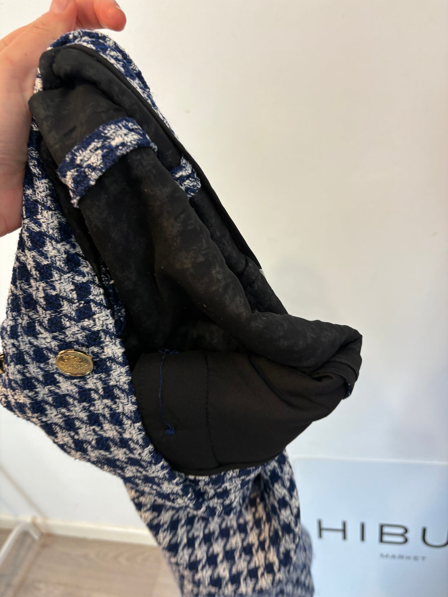 ZARA. Pantalón tweed botones dorados
