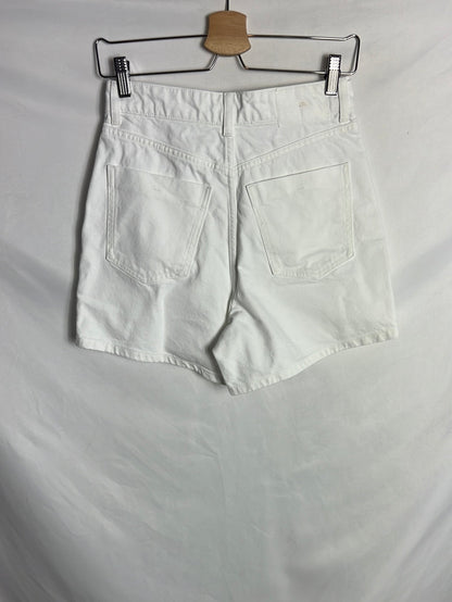 ZARA. Bermudas blancas denim. T 36