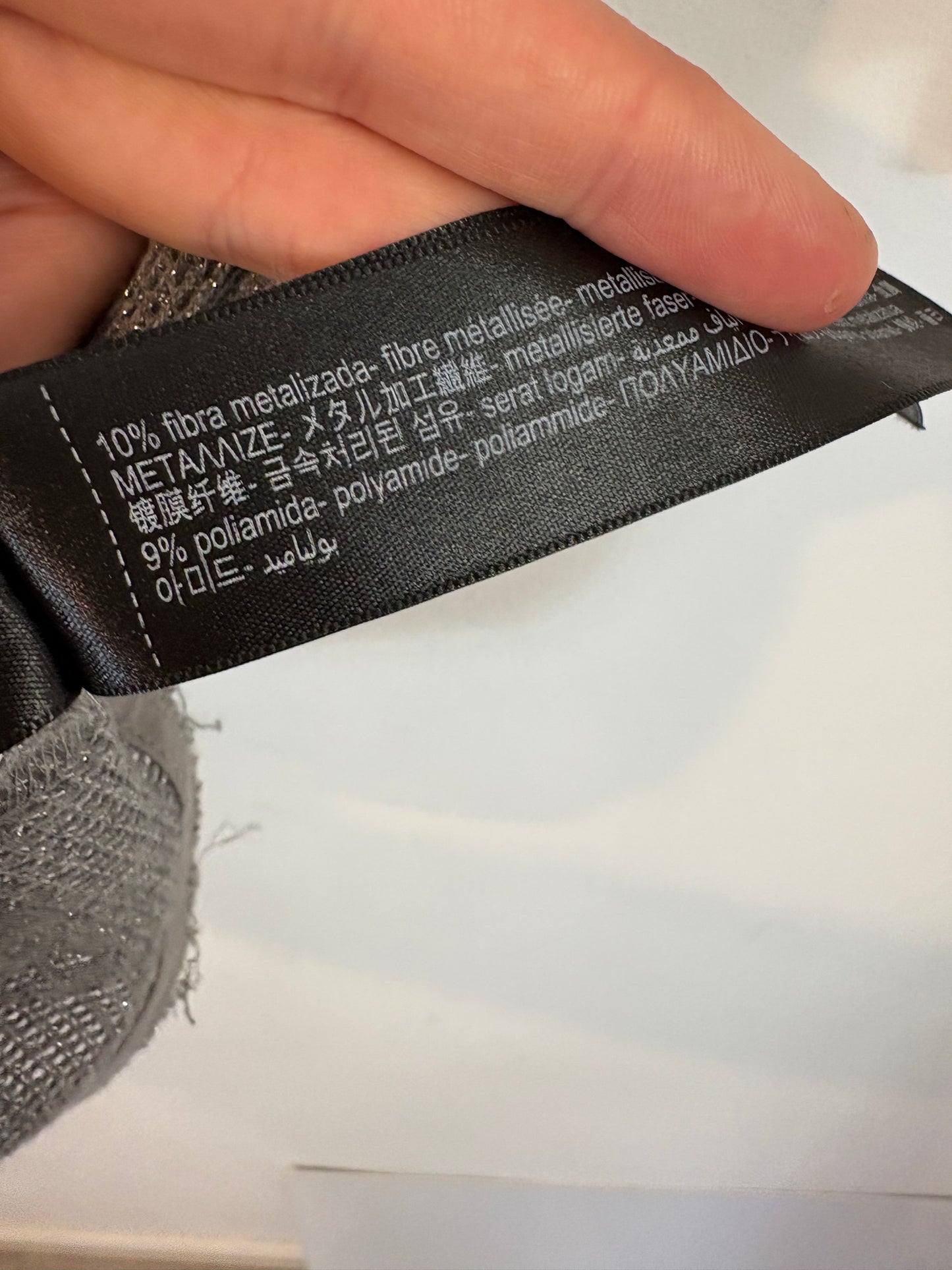 MASSIMO DUTTI. Top gris hilos brillo. T M