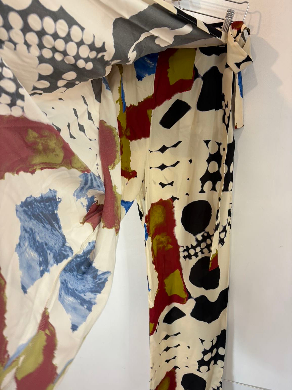 ZARA. Pantalón estampado efecto falda