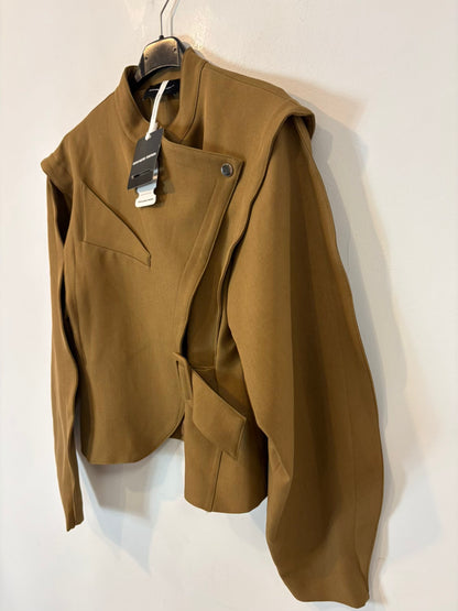 Chaqueta marrón cruzada con cinturón