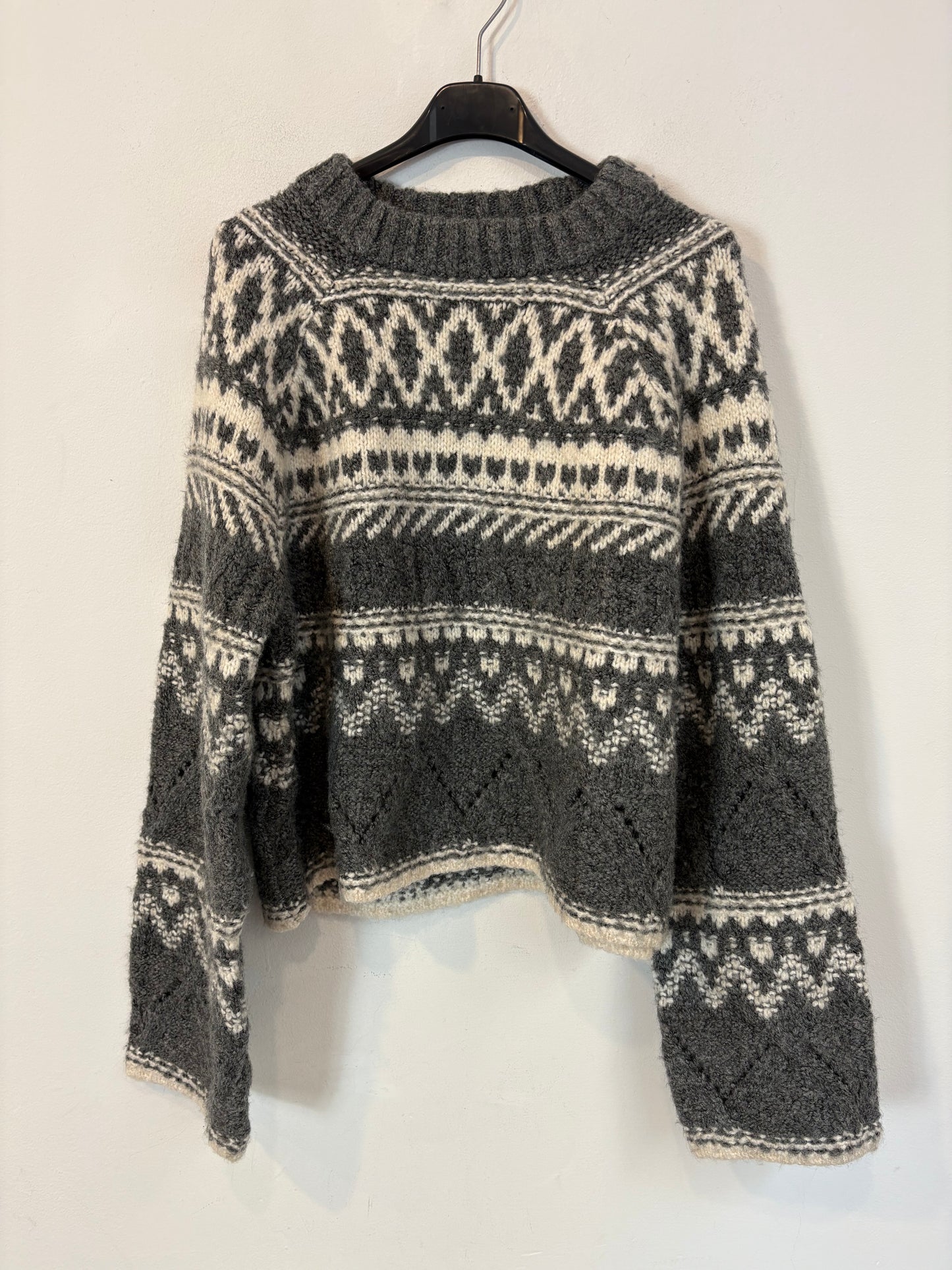 H&M. Jersey gris greca