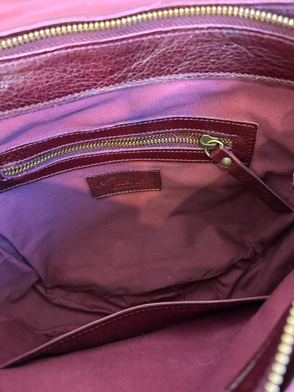 MICUIR. Mochila tachas burdeos