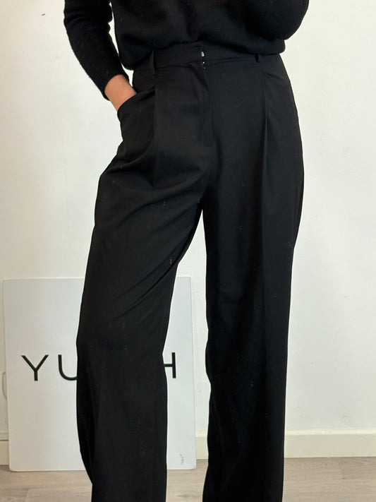 ZARA. Pantalón negro sastre