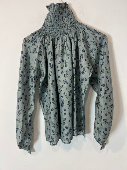 OTRAS. Blusa fluida estampada cuello nido de abeja T XS/S