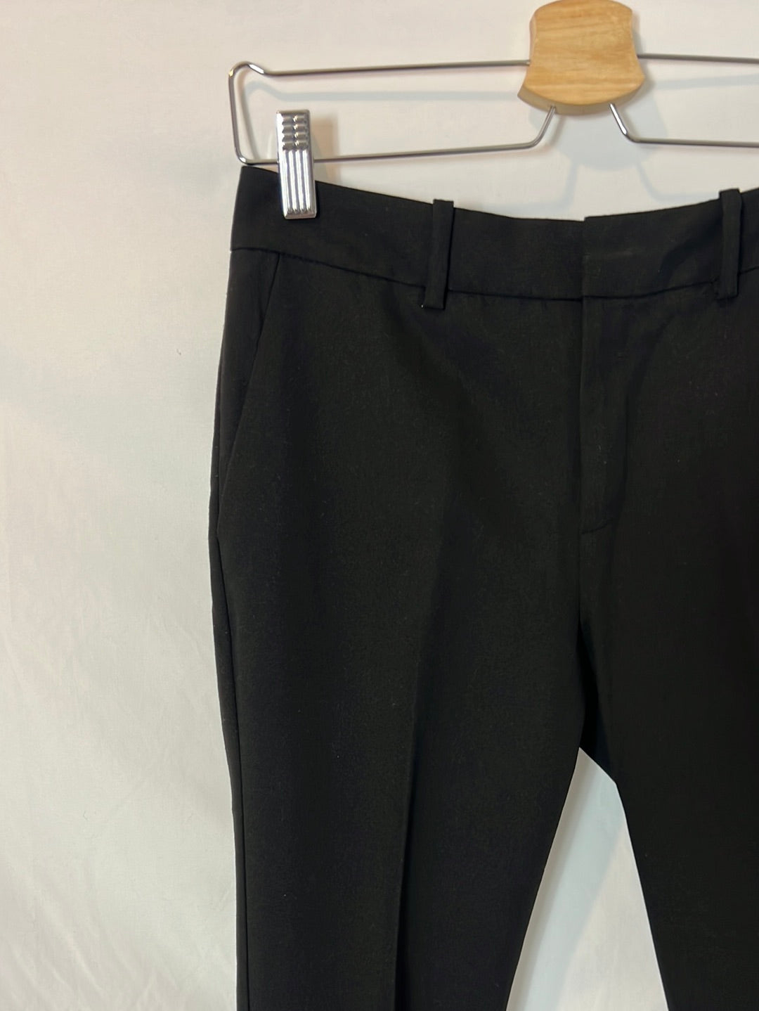 MANGO. Black pleated trousers. Size 34